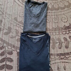 Under Armour Womens Charcoal and Gray V-Neck Dri fit Shirts size Large